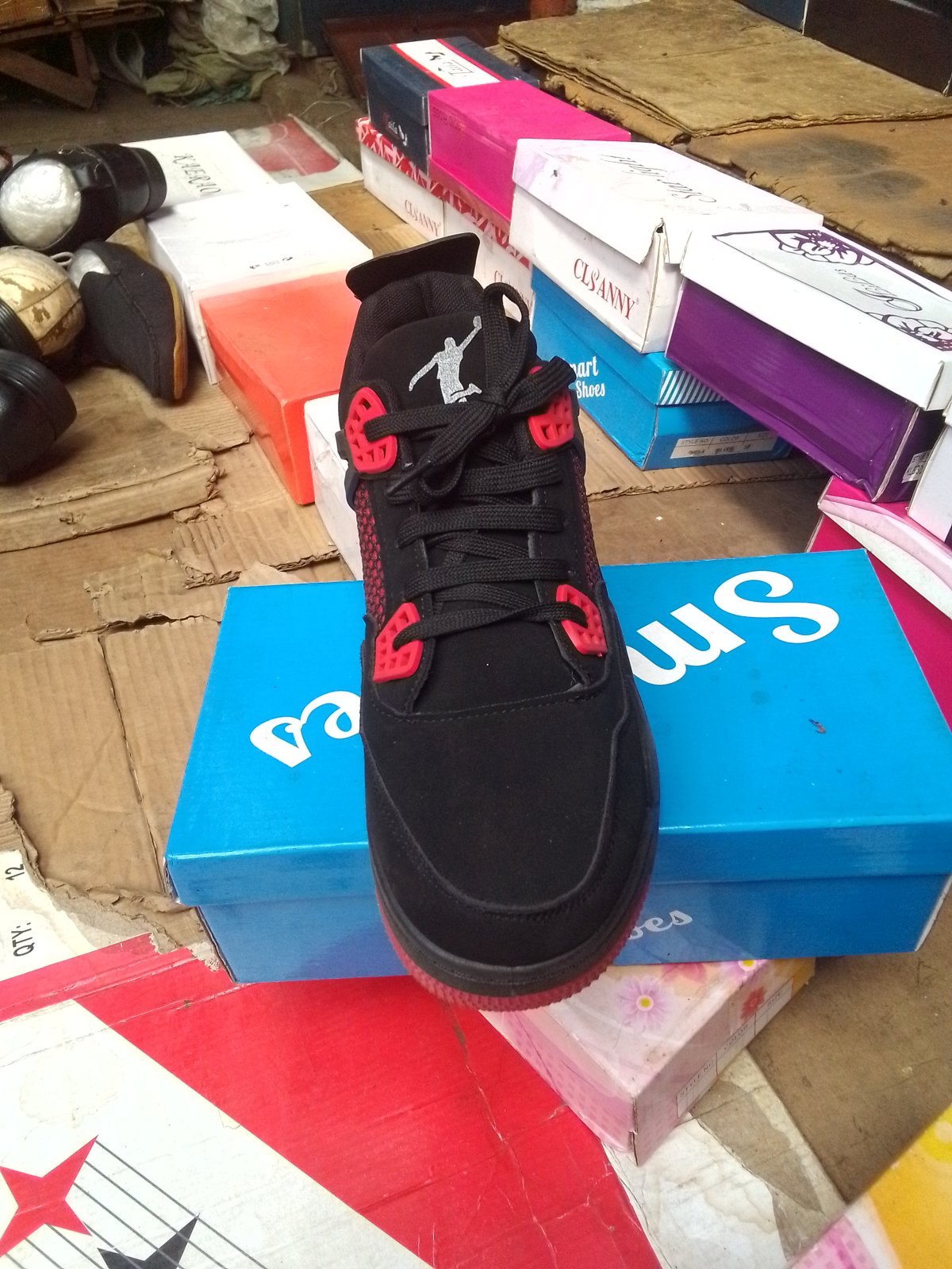Jordan 4 Retro "Bred" Sneakers