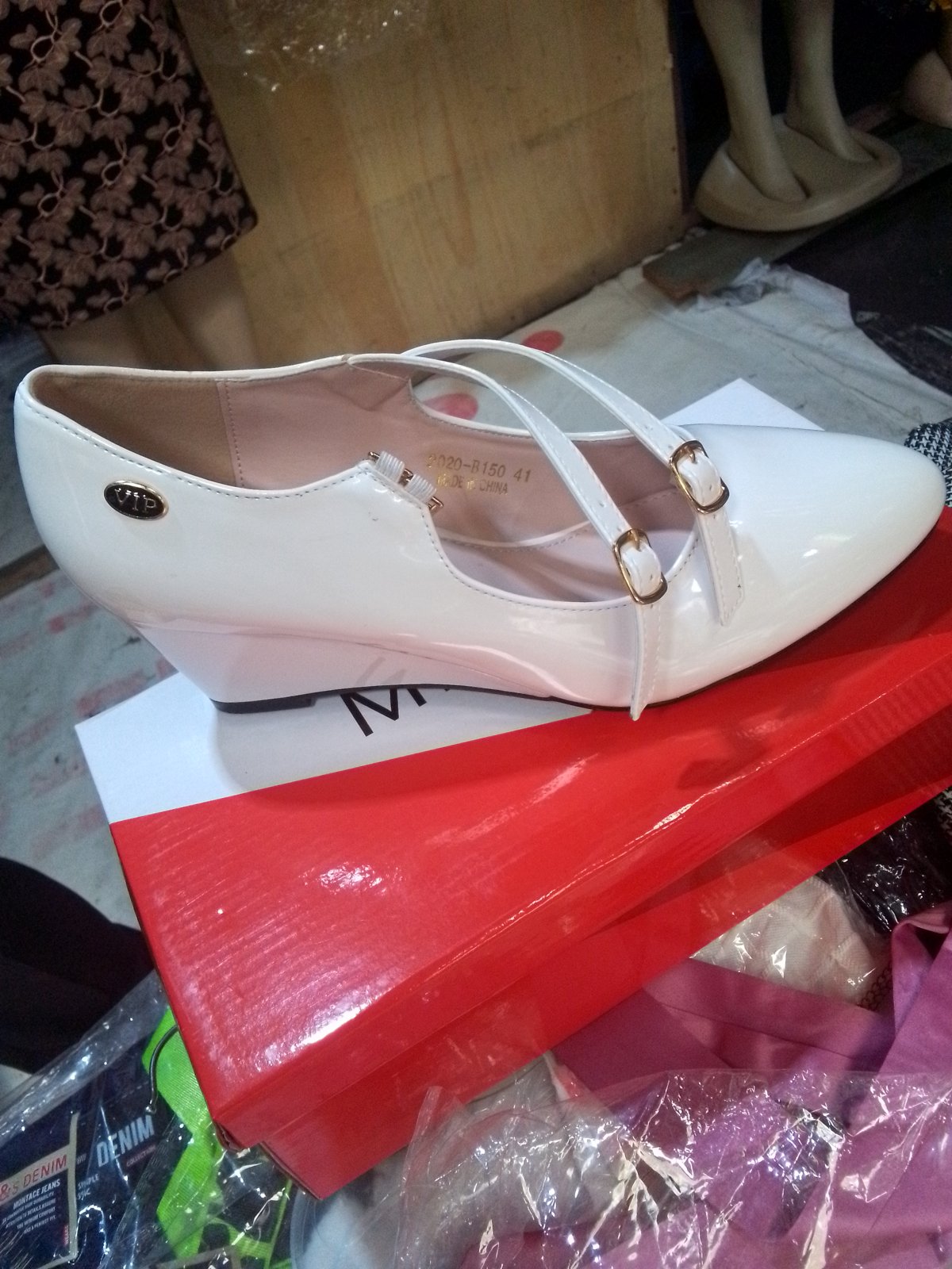 Taiyu White Wedge Shoes