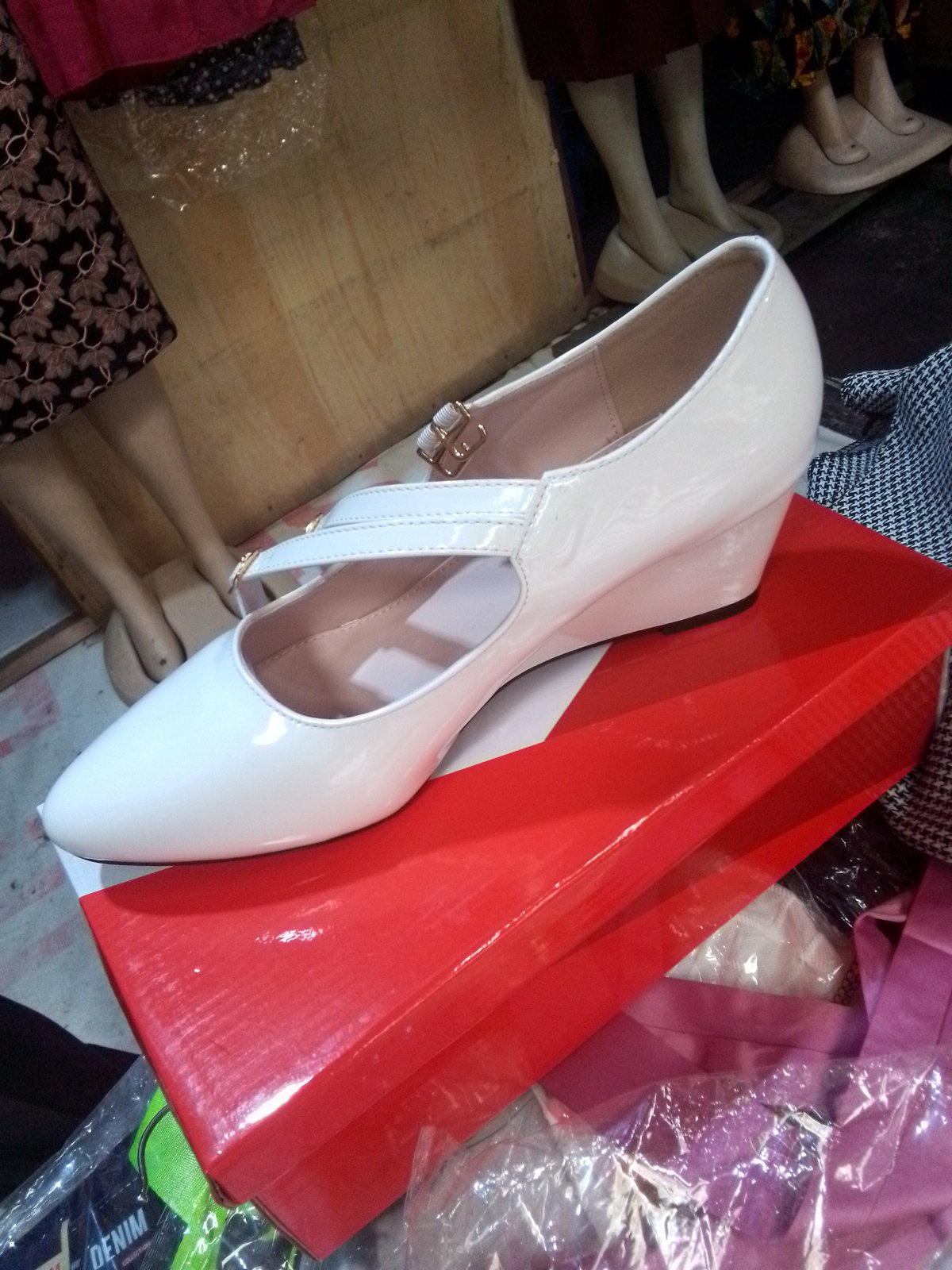 Taiyu White Wedge Shoes